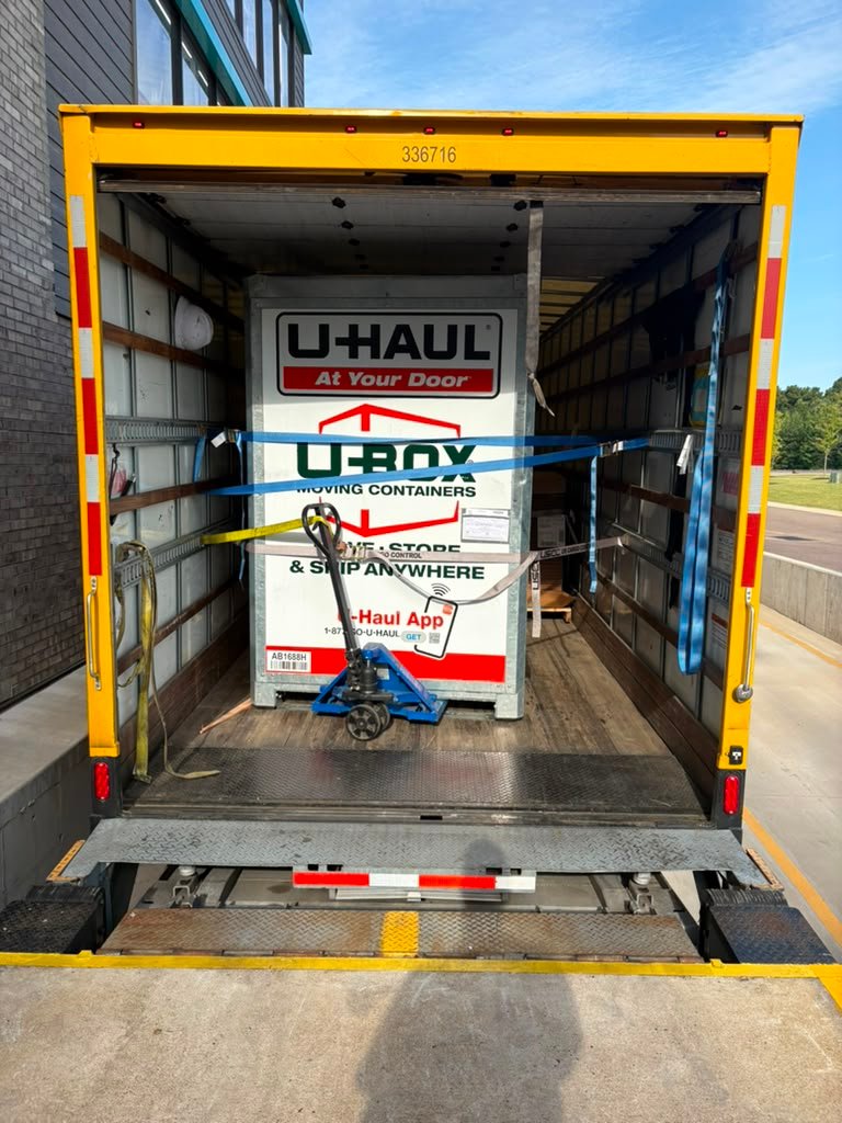 Contenedor móvil asegurado para el transporte